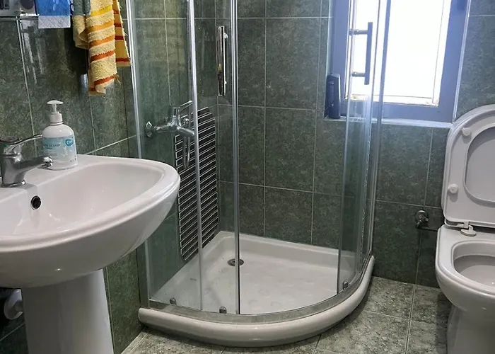 לינה וארוחת בוקר Ulza Escape *
